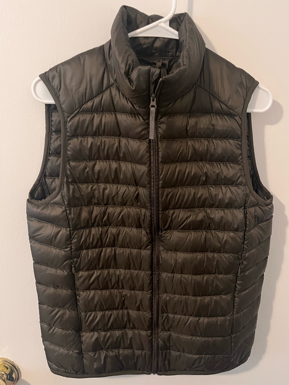 Uniqlo Menβs Ultralight Down Vest Puffer Packable 90% Dark Olive XS